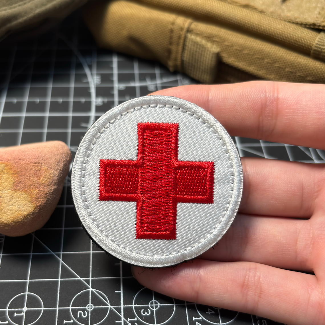 First Aid Red Cross Round Patc - First Aid Bag Kit のレビューと価格